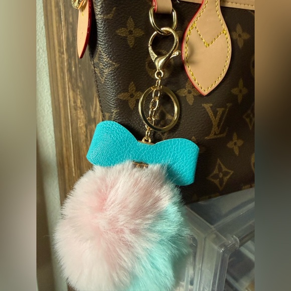Turquoise bow Keychain / bag charm with fluffy pink and turquoise Pom Pom - Picture 2 of 2